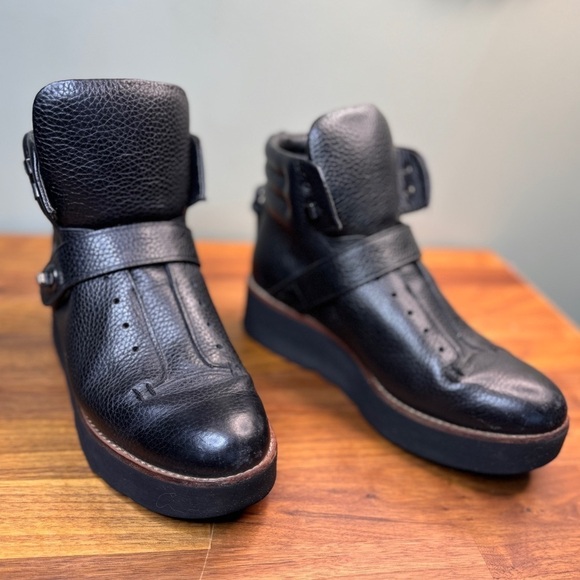 Coach Urban Hiker Platform Wedge Chunky Boot Rare Black Leather Shoe 9.5 - Picture 1 of 11
